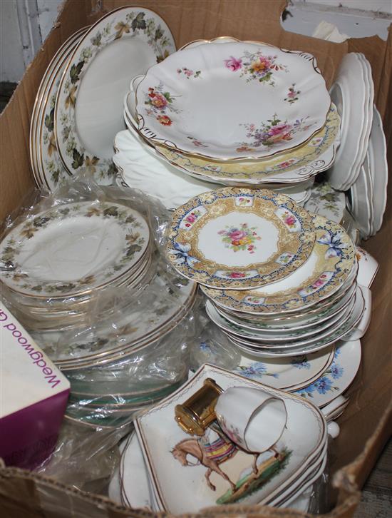 Quantity of modern teawares